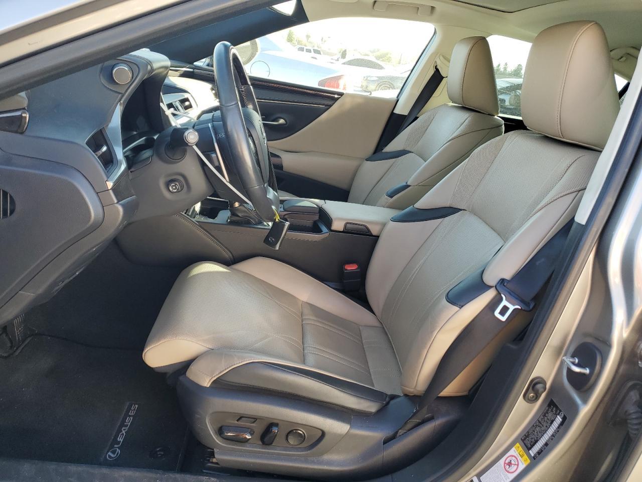 2019 LEXUS ES 300H