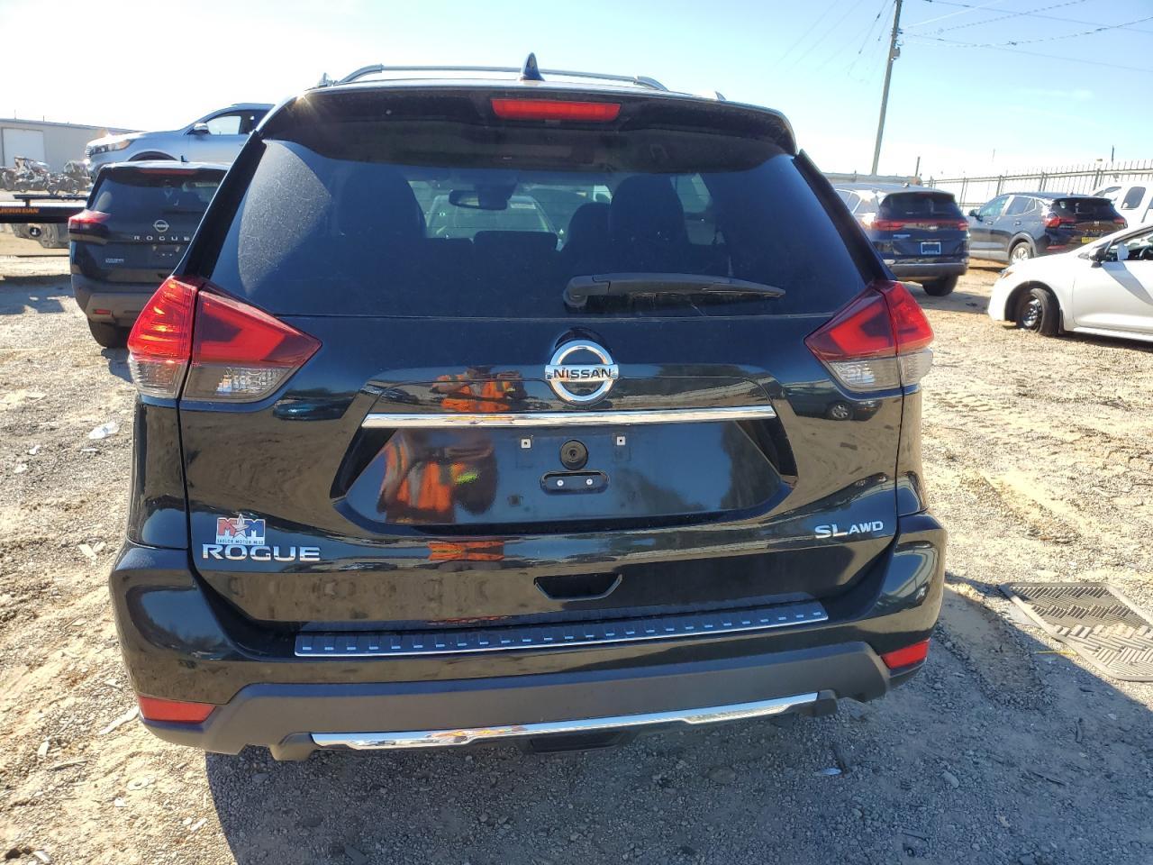 2017 NISSAN ROGUE