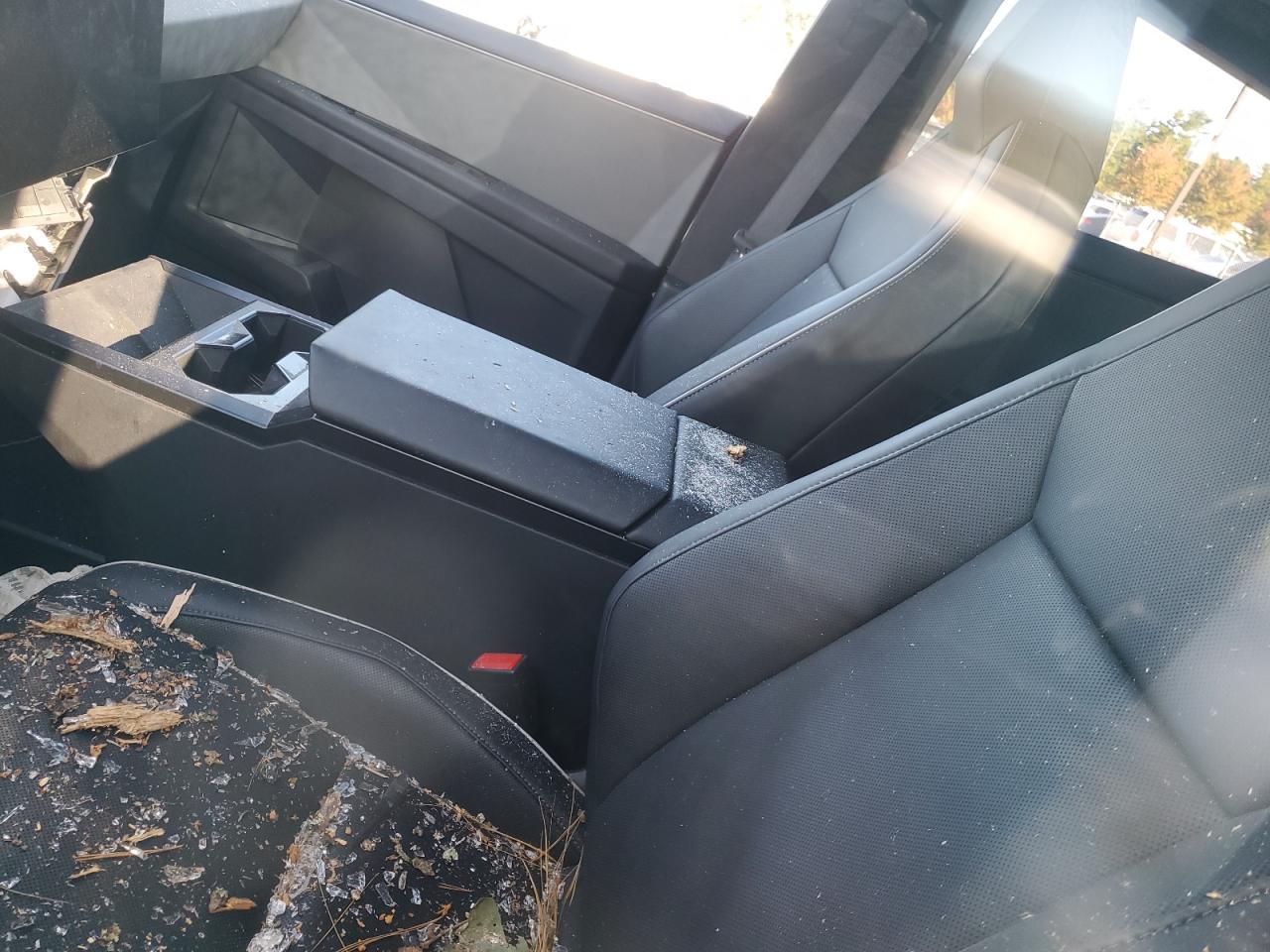 2024 TESLA Cybertruck