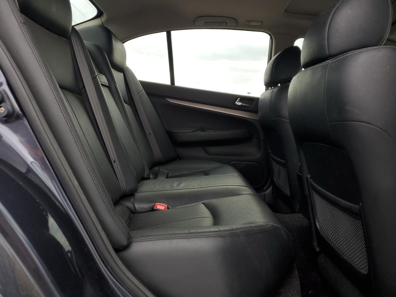 2013 INFINITI G37