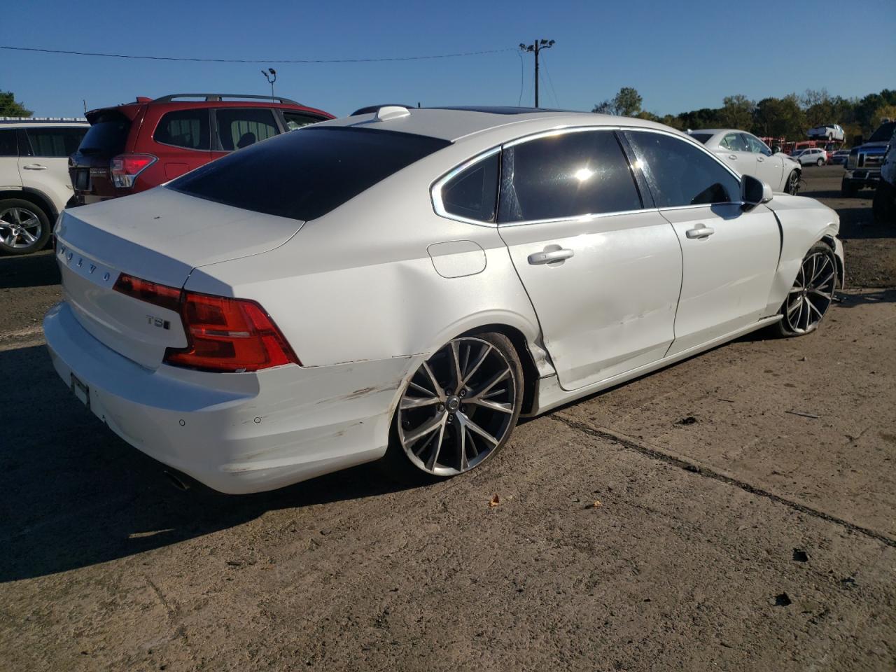 2018 VOLVO S90
