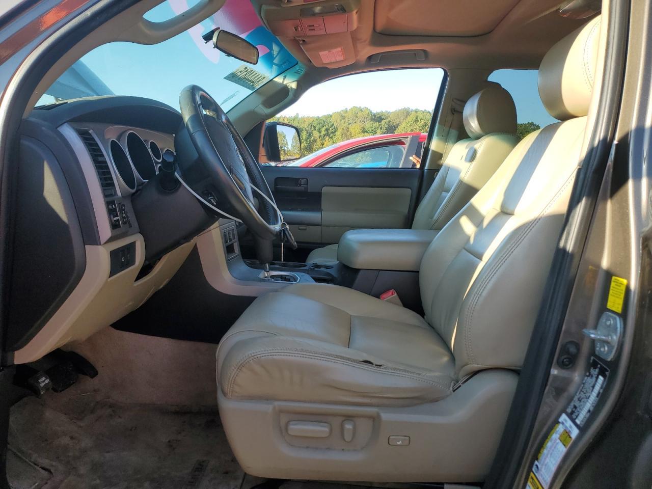2010 TOYOTA Sequoia