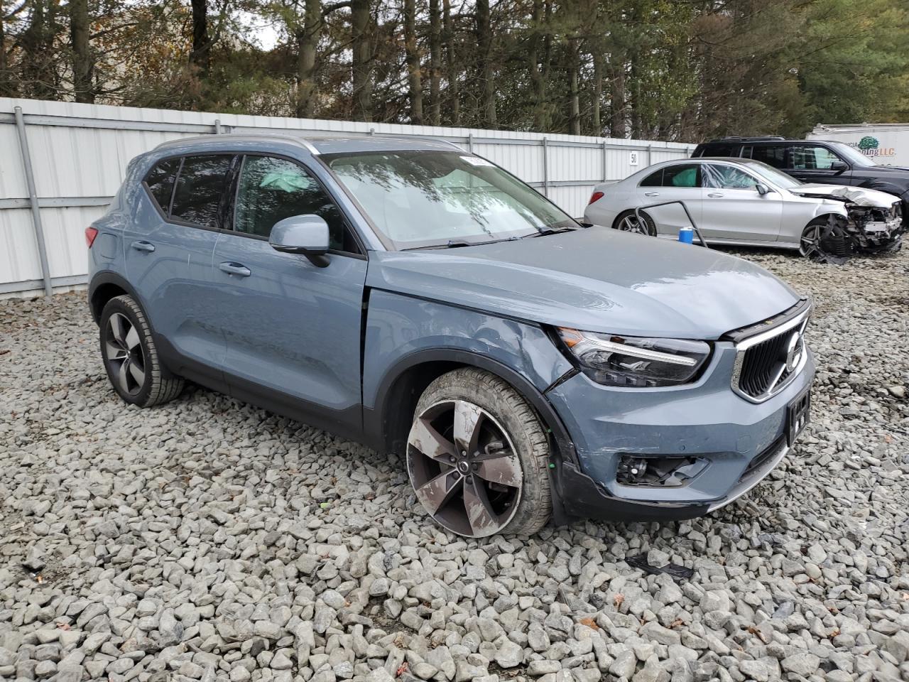 2021 VOLVO XC40