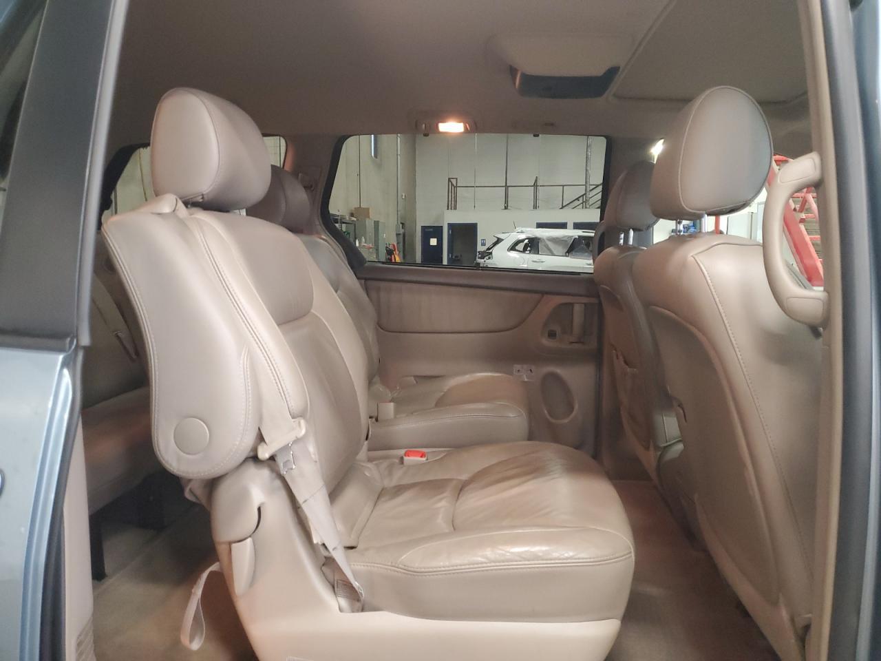 2005 TOYOTA SIENNA