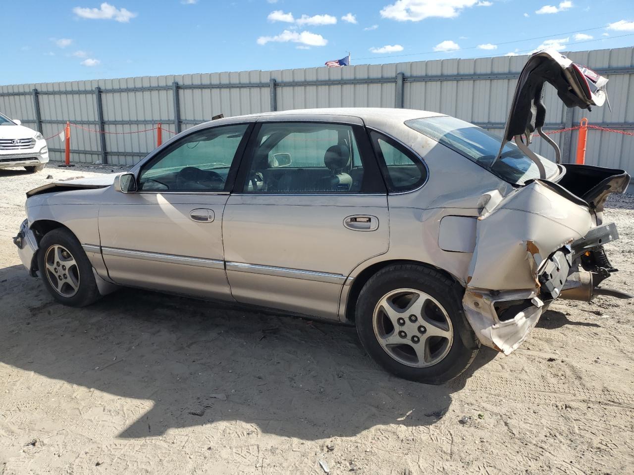 1999 TOYOTA Avalon