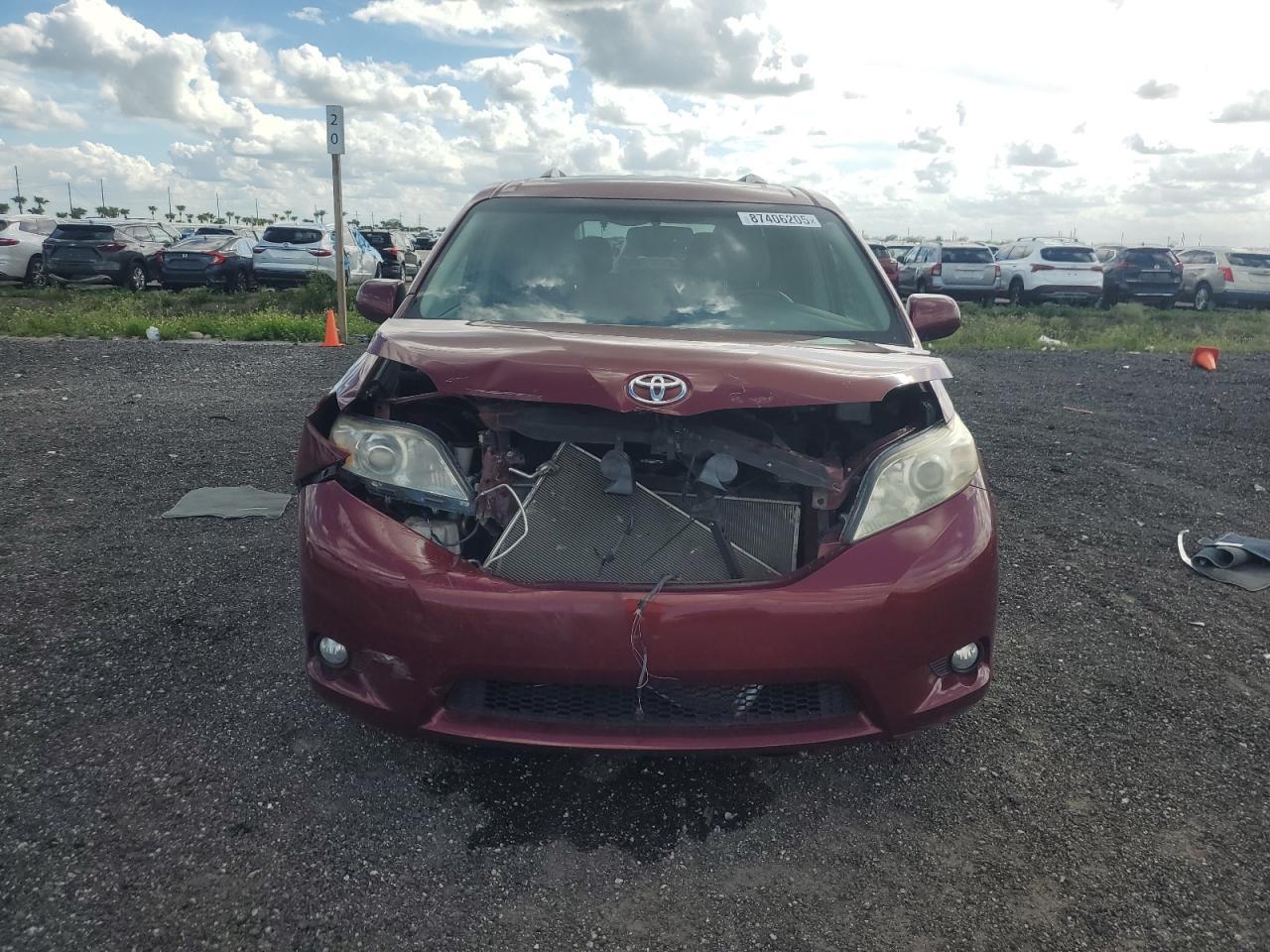 2015 TOYOTA SIENNA