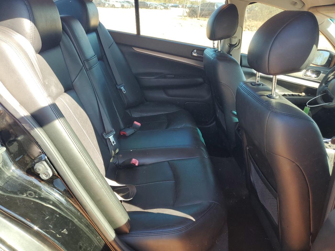 2011 INFINITI G37