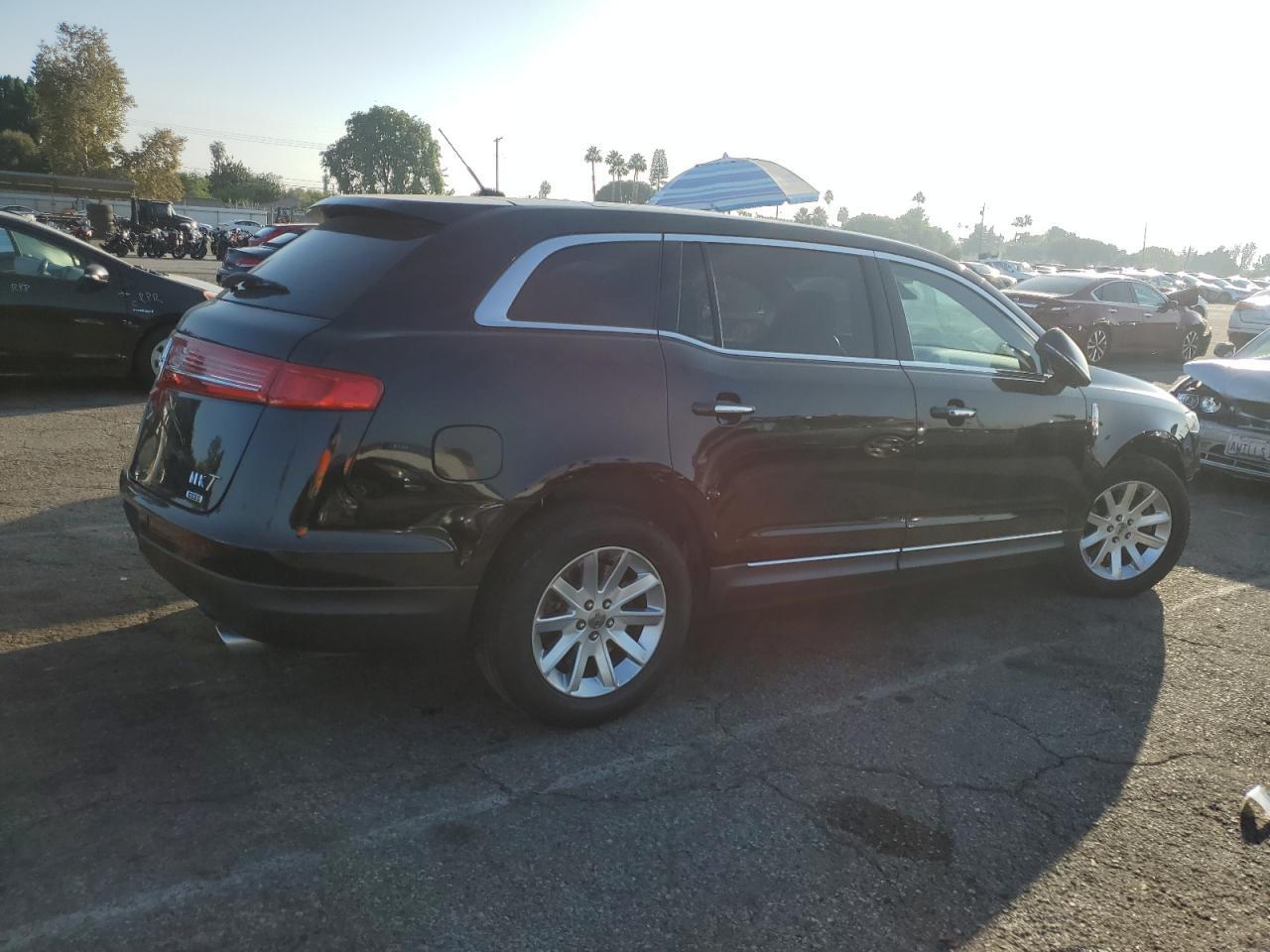 2017 LINCOLN MKT