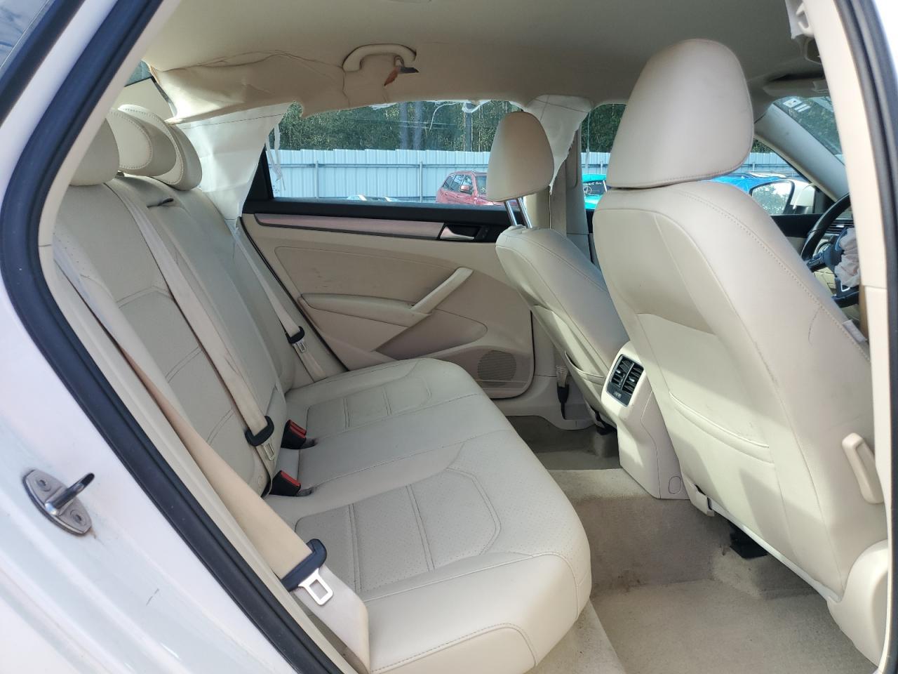 2014 VOLKSWAGEN Passat