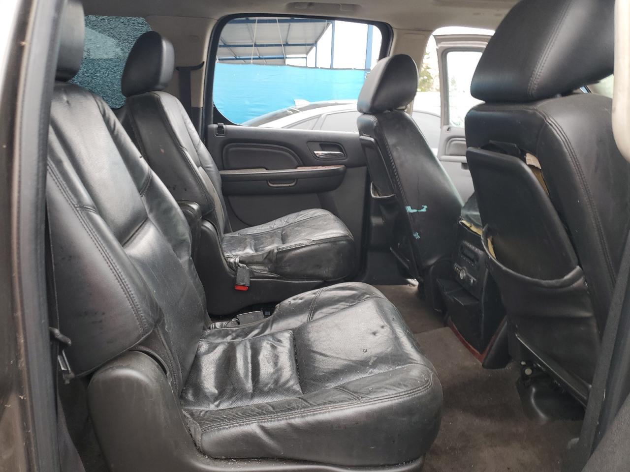 2011 CADILLAC Escalade ESV