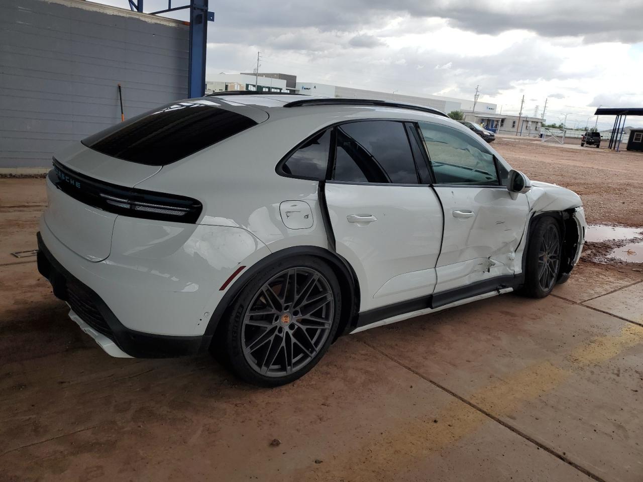 2025 PORSCHE Macan