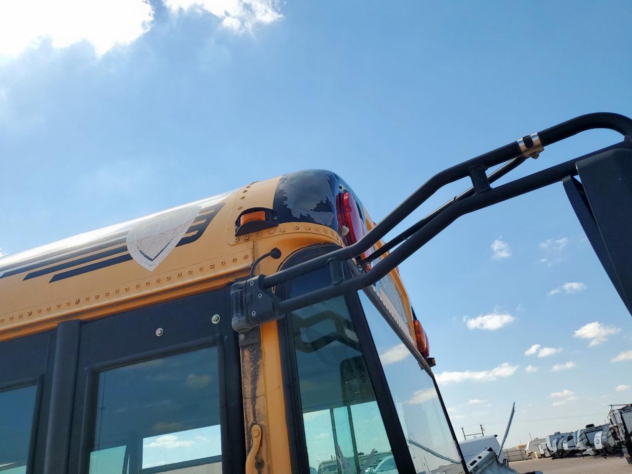 2010 IC CORPORATION 3000 Ce