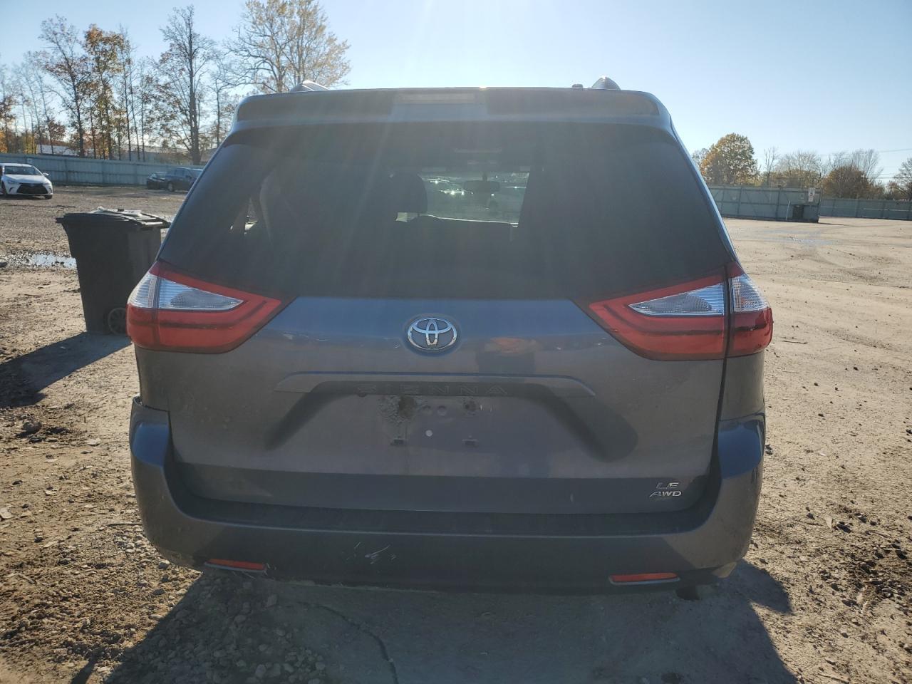 2015 TOYOTA SIENNA