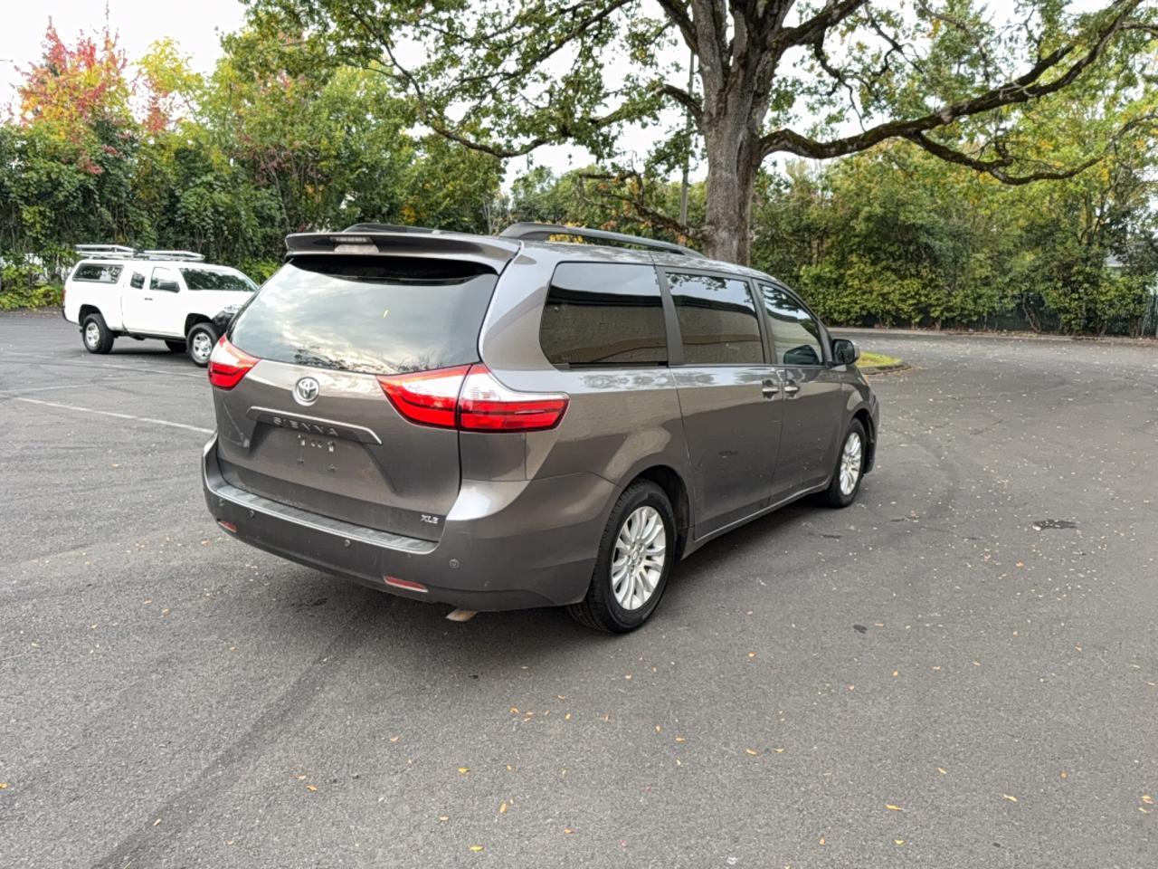2016 TOYOTA SIENNA