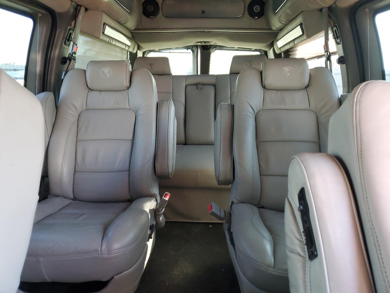 2010 GMC Savana