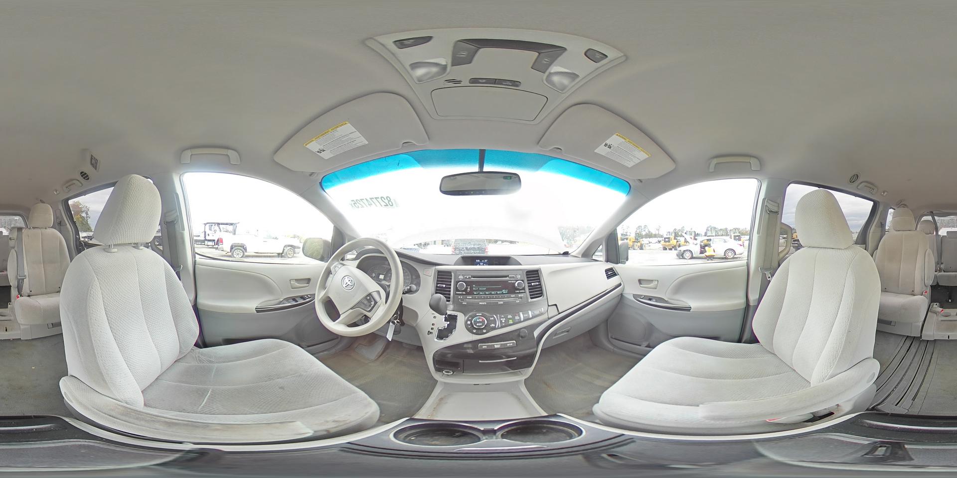 2014 TOYOTA SIENNA