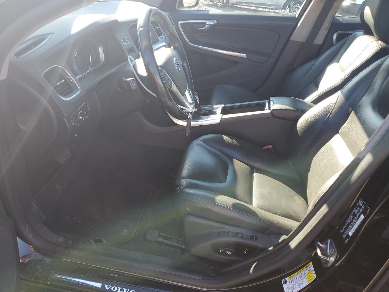 2015 VOLVO V60