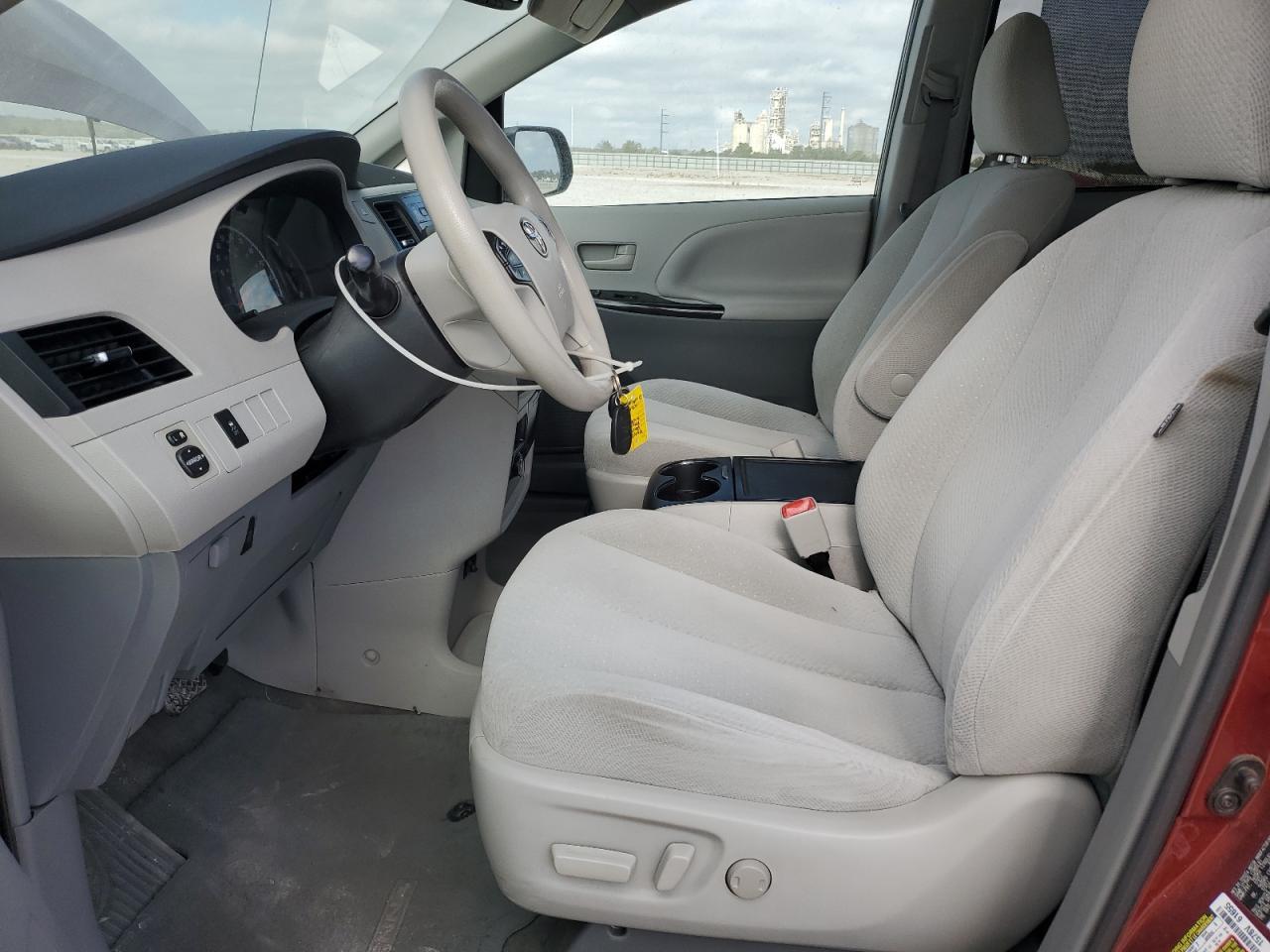 2014 TOYOTA SIENNA