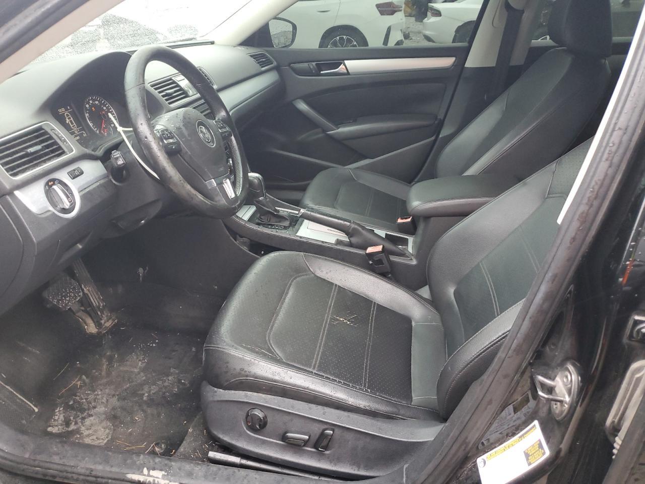 2012 VOLKSWAGEN Passat