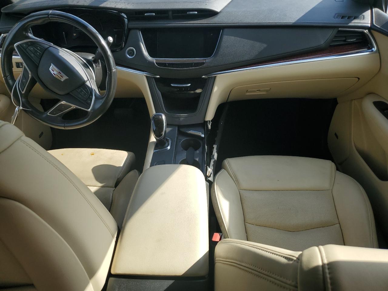 2017 CADILLAC XT5