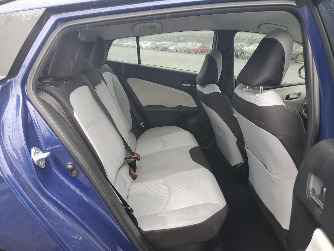 2016 TOYOTA PRIUS