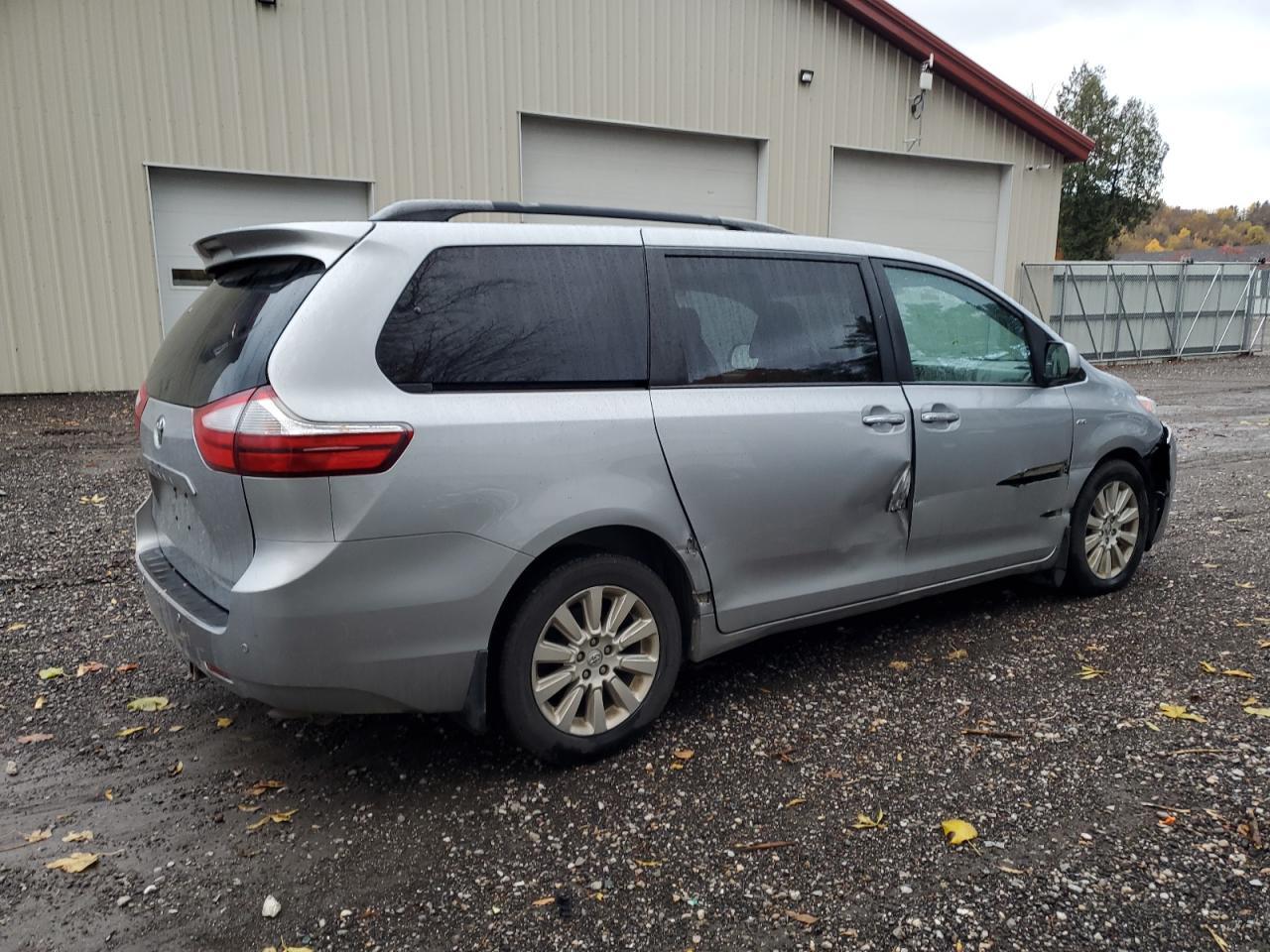 2016 TOYOTA SIENNA