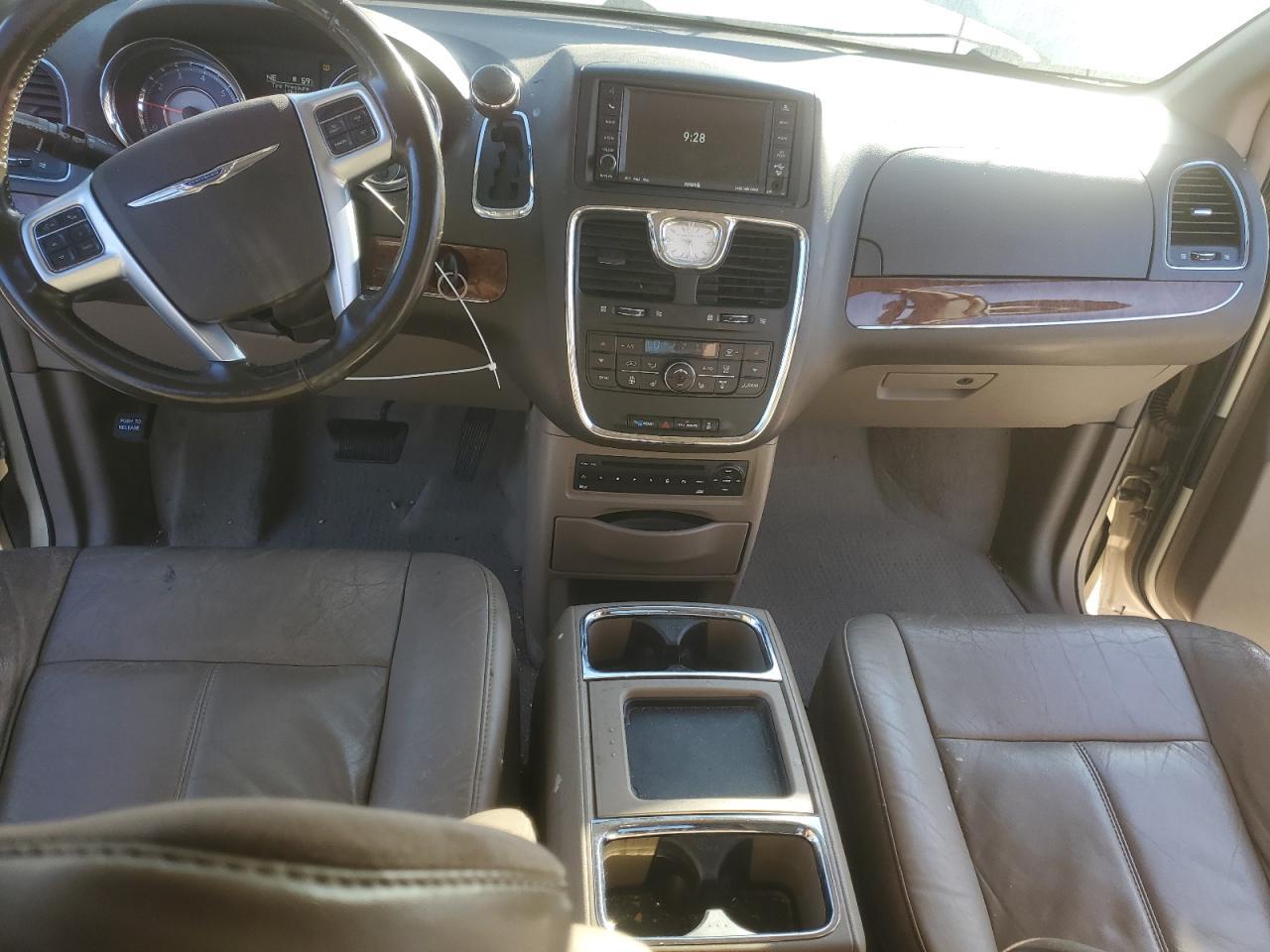 2011 CHRYSLER Town & Country