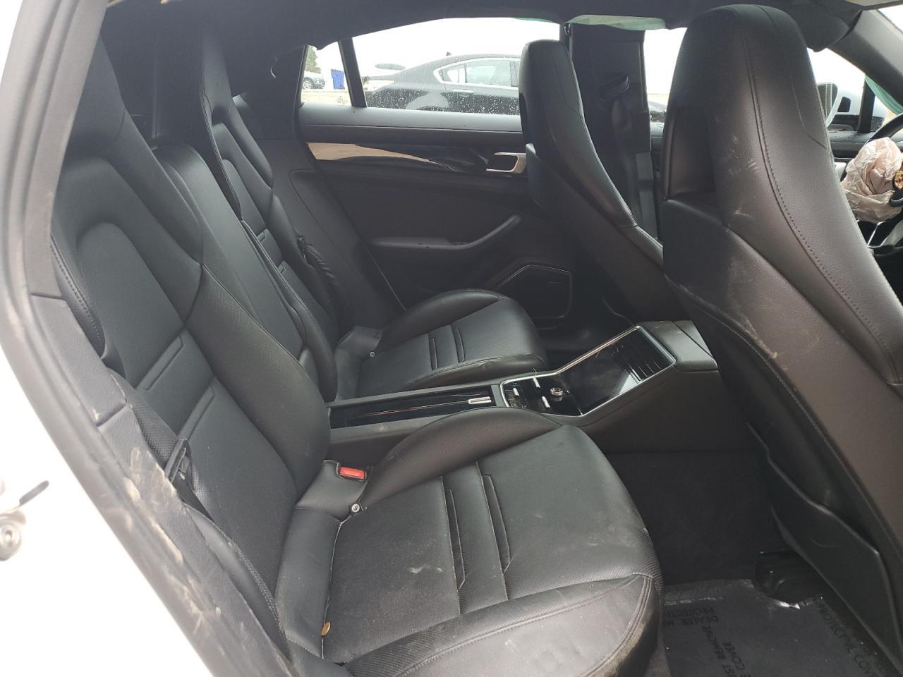 2018 PORSCHE Panamera