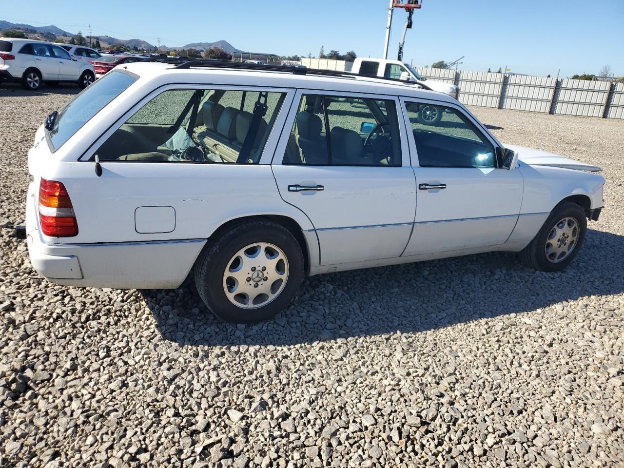 1995 MERCEDES-BENZ E-Class