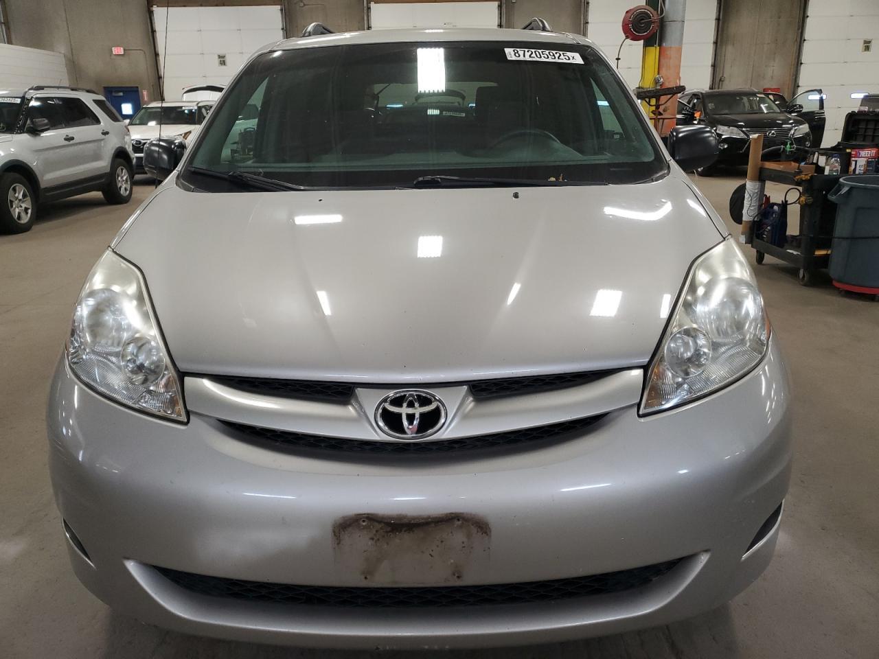2009 TOYOTA SIENNA