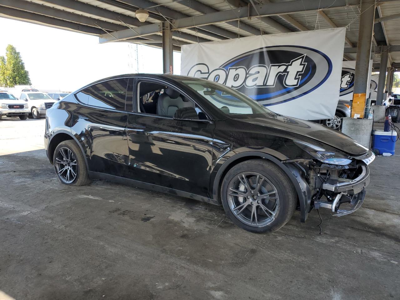 2025 TESLA MODEL Y
