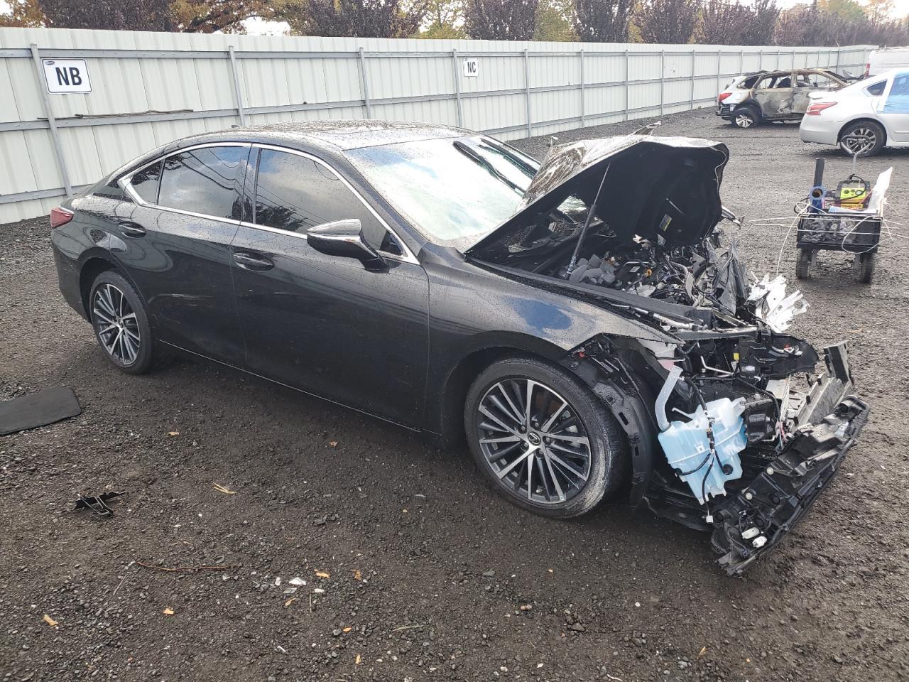 2024 LEXUS Es