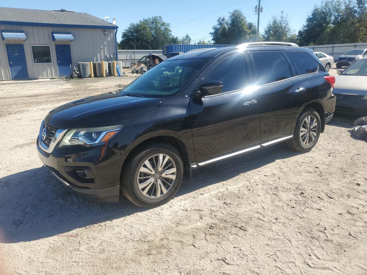 2017 NISSAN PATHFINDER