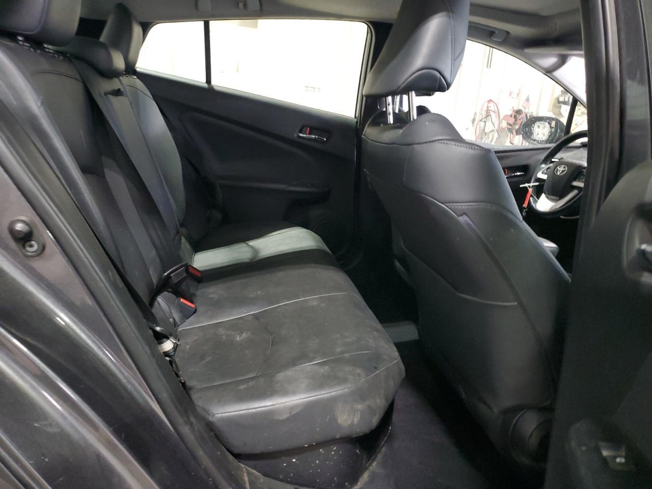 2016 TOYOTA PRIUS