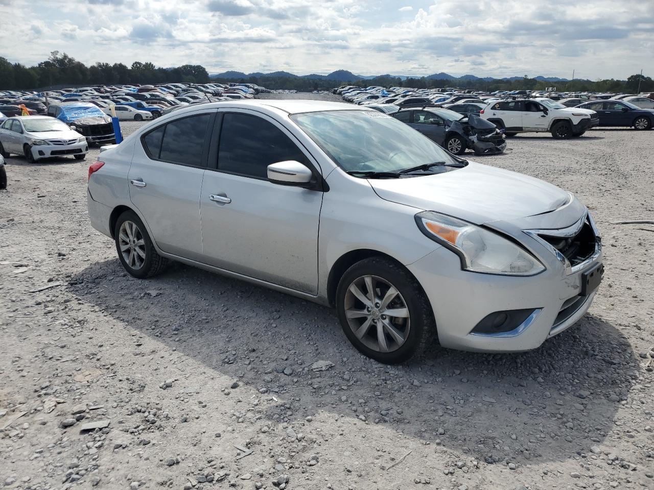 2017 NISSAN VERSA