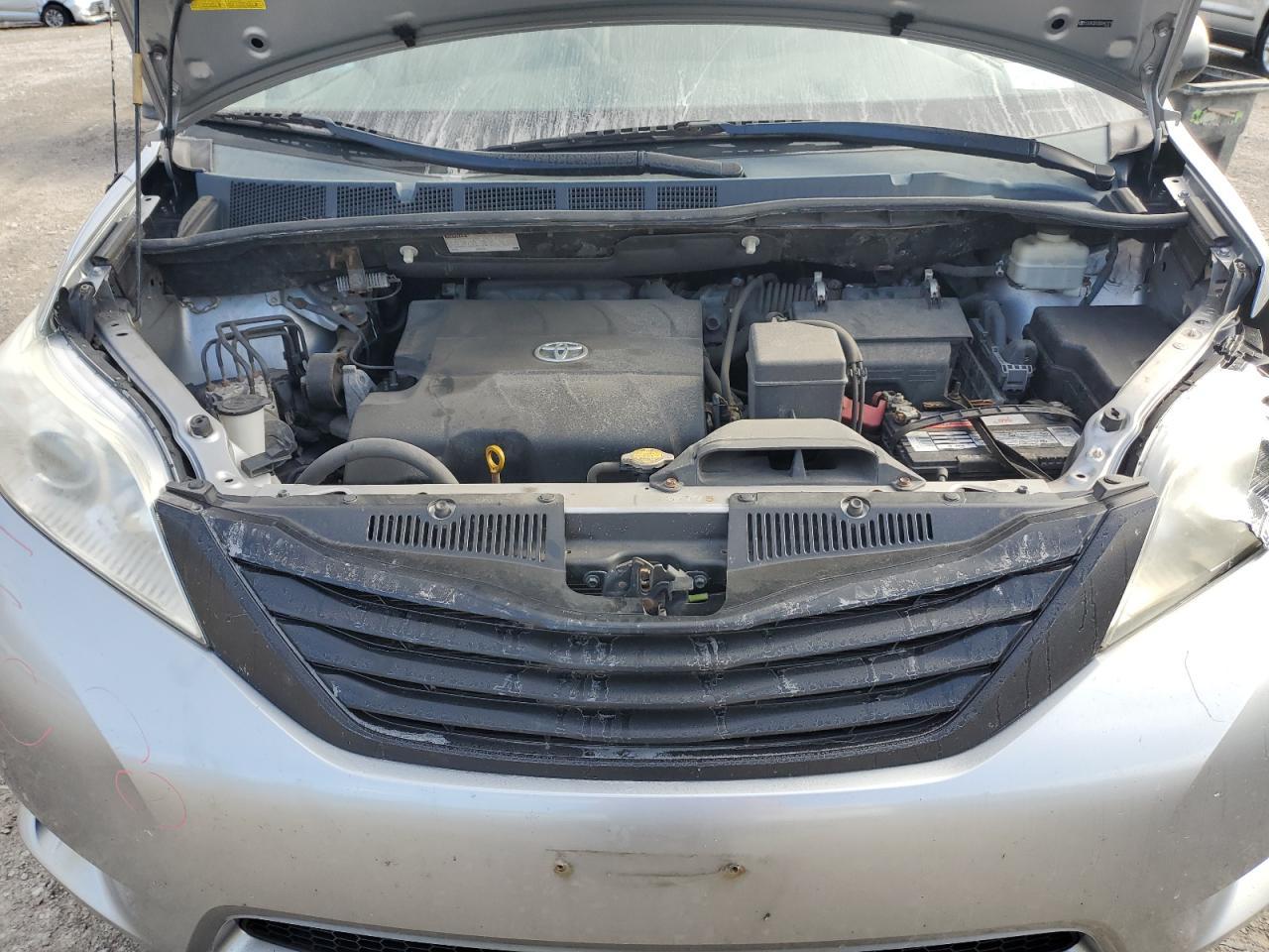 2011 TOYOTA SIENNA