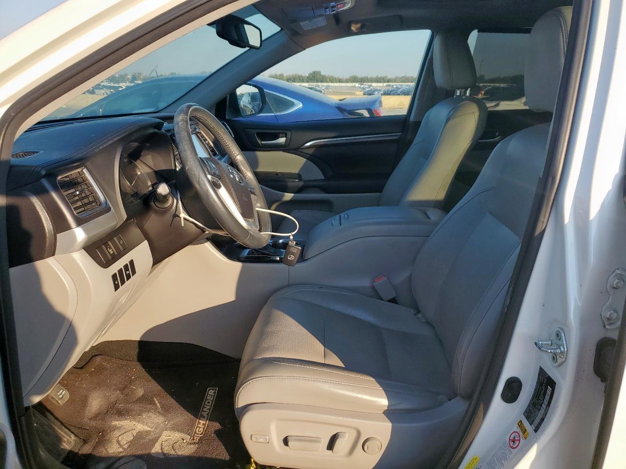2016 TOYOTA HIGHLANDER