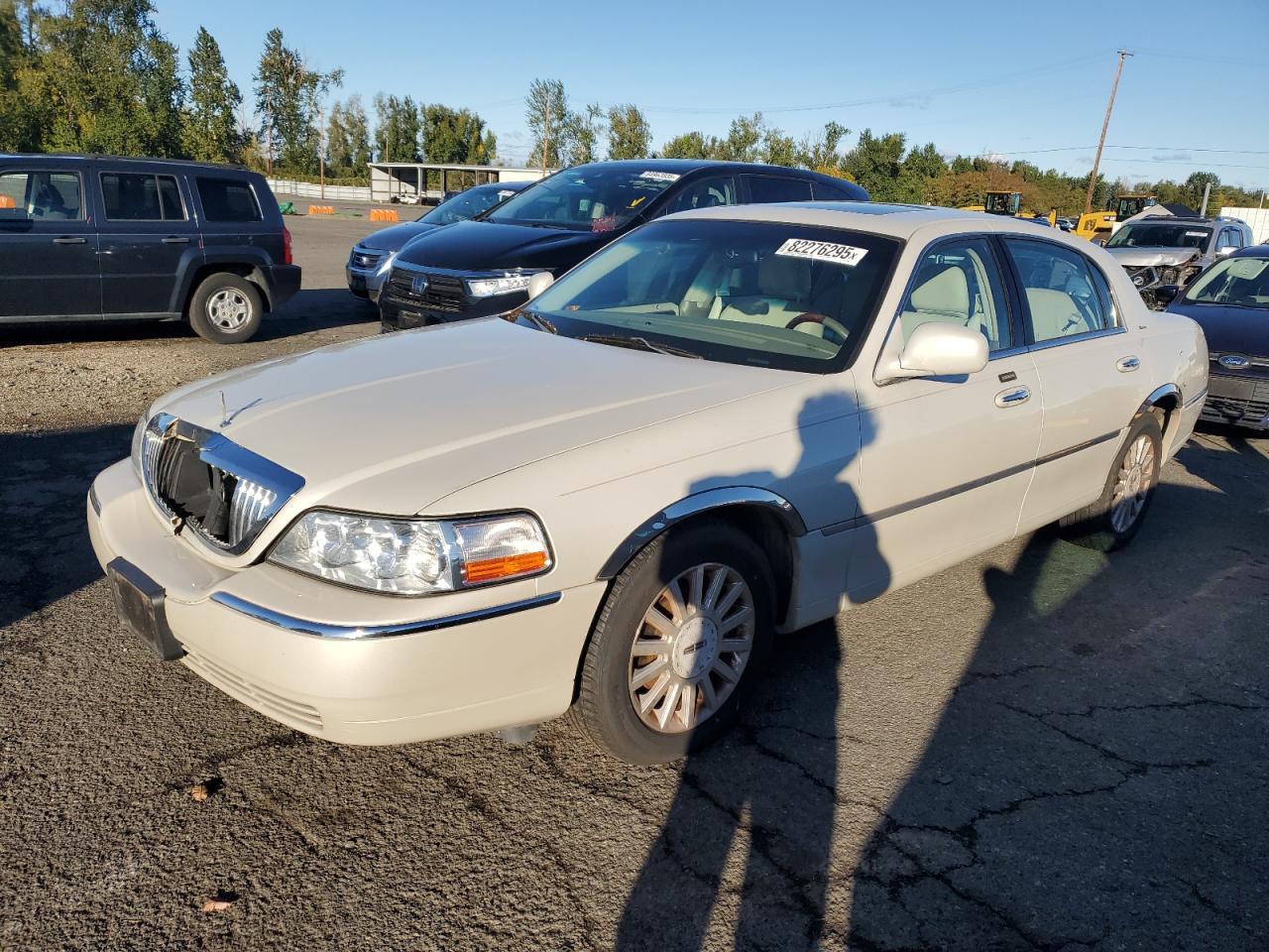 2004 LINCOLN Town Car