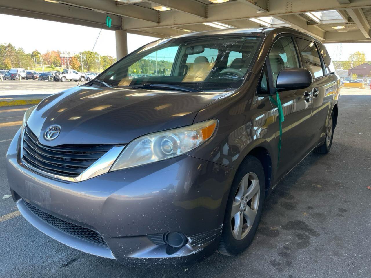 2011 TOYOTA SIENNA