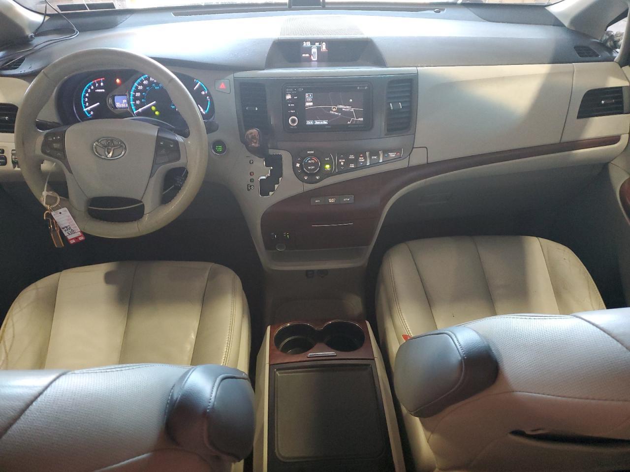 2013 TOYOTA SIENNA