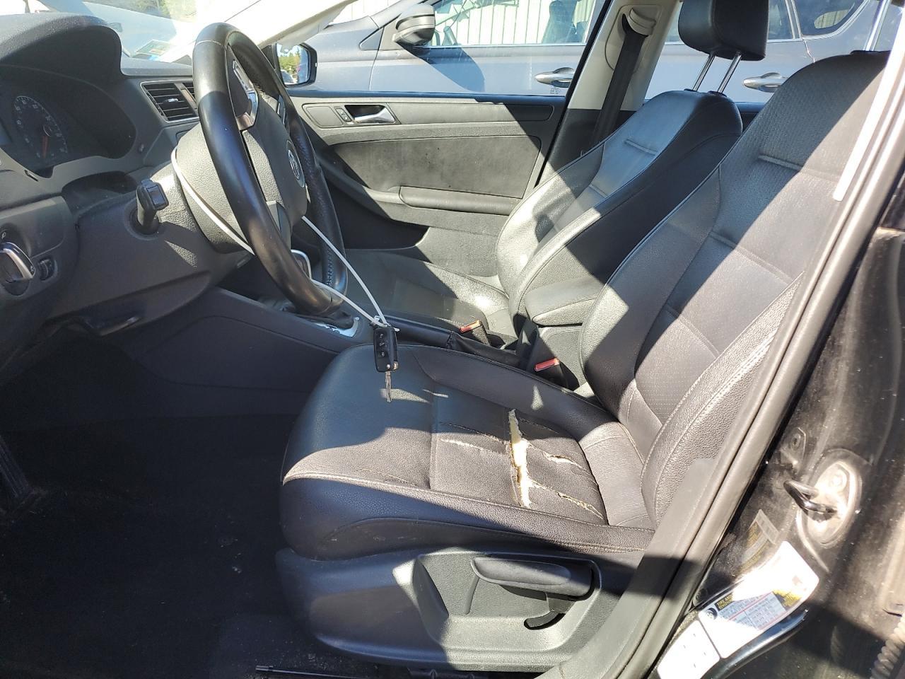 2011 VOLKSWAGEN JETTA