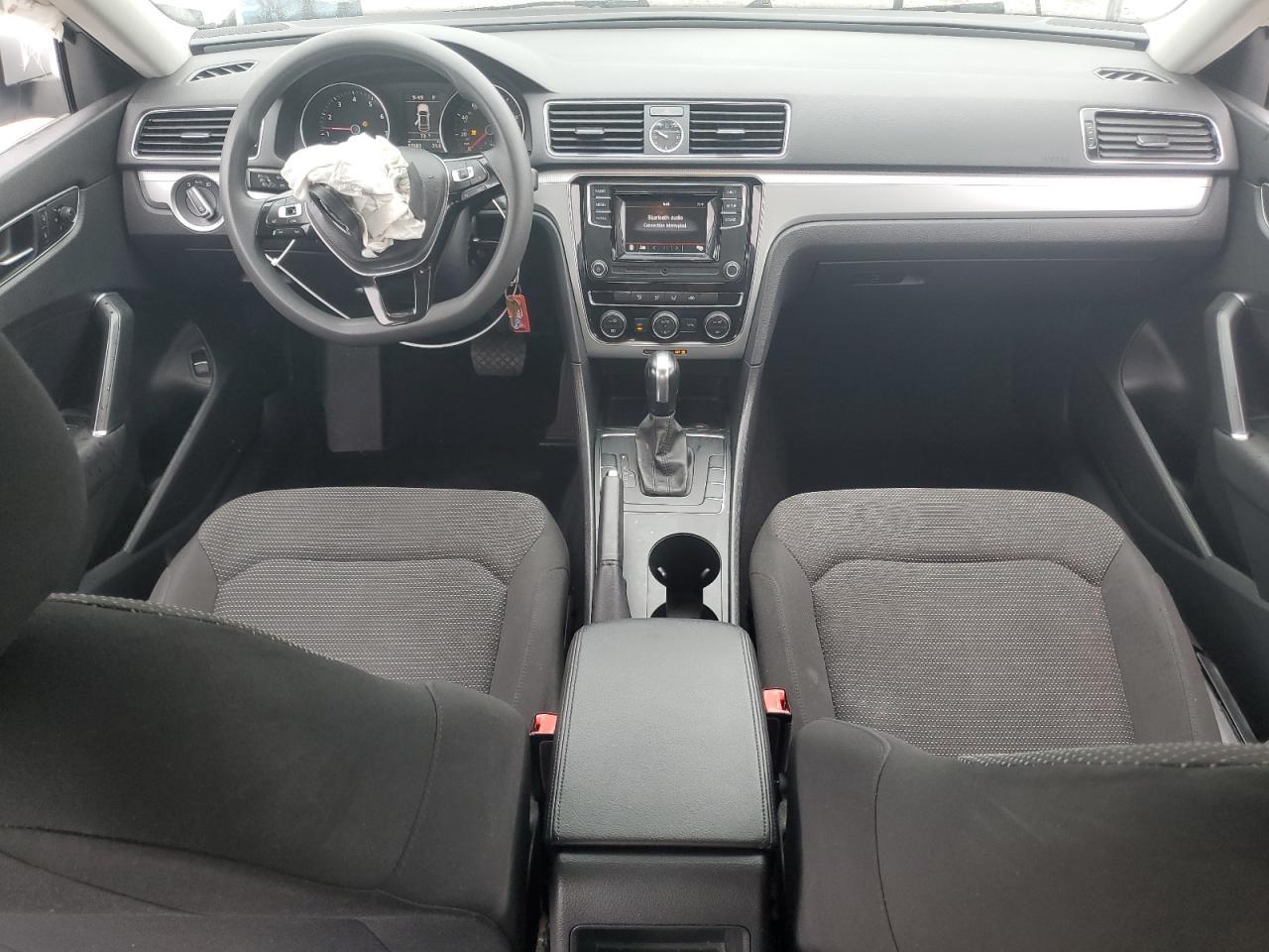 2017 VOLKSWAGEN Passat