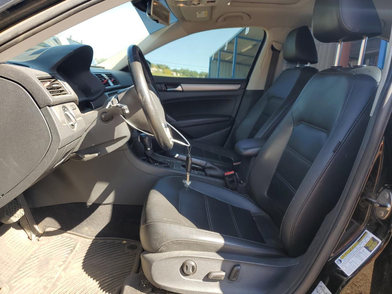 2014 VOLKSWAGEN Passat