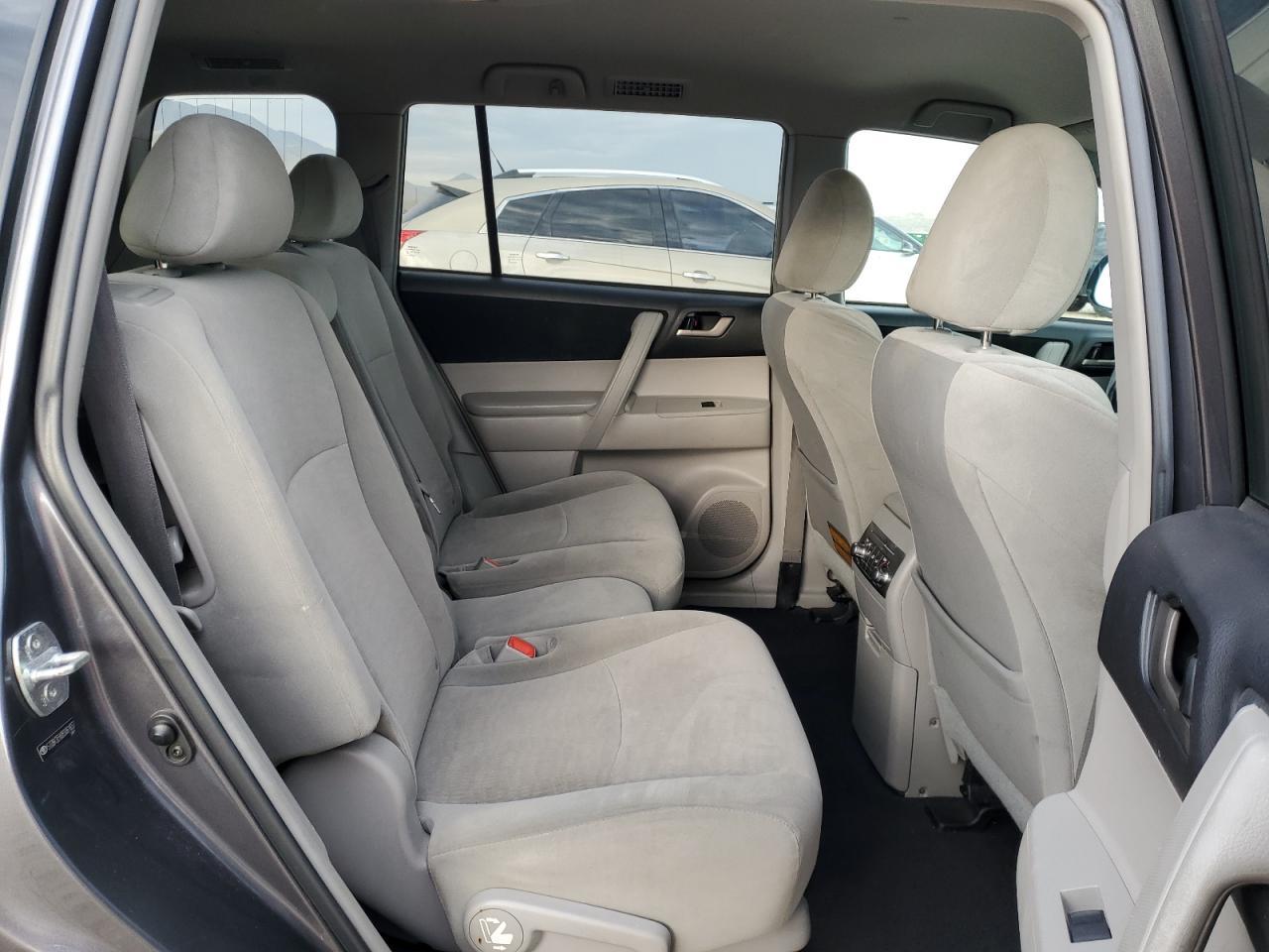 2011 TOYOTA HIGHLANDER