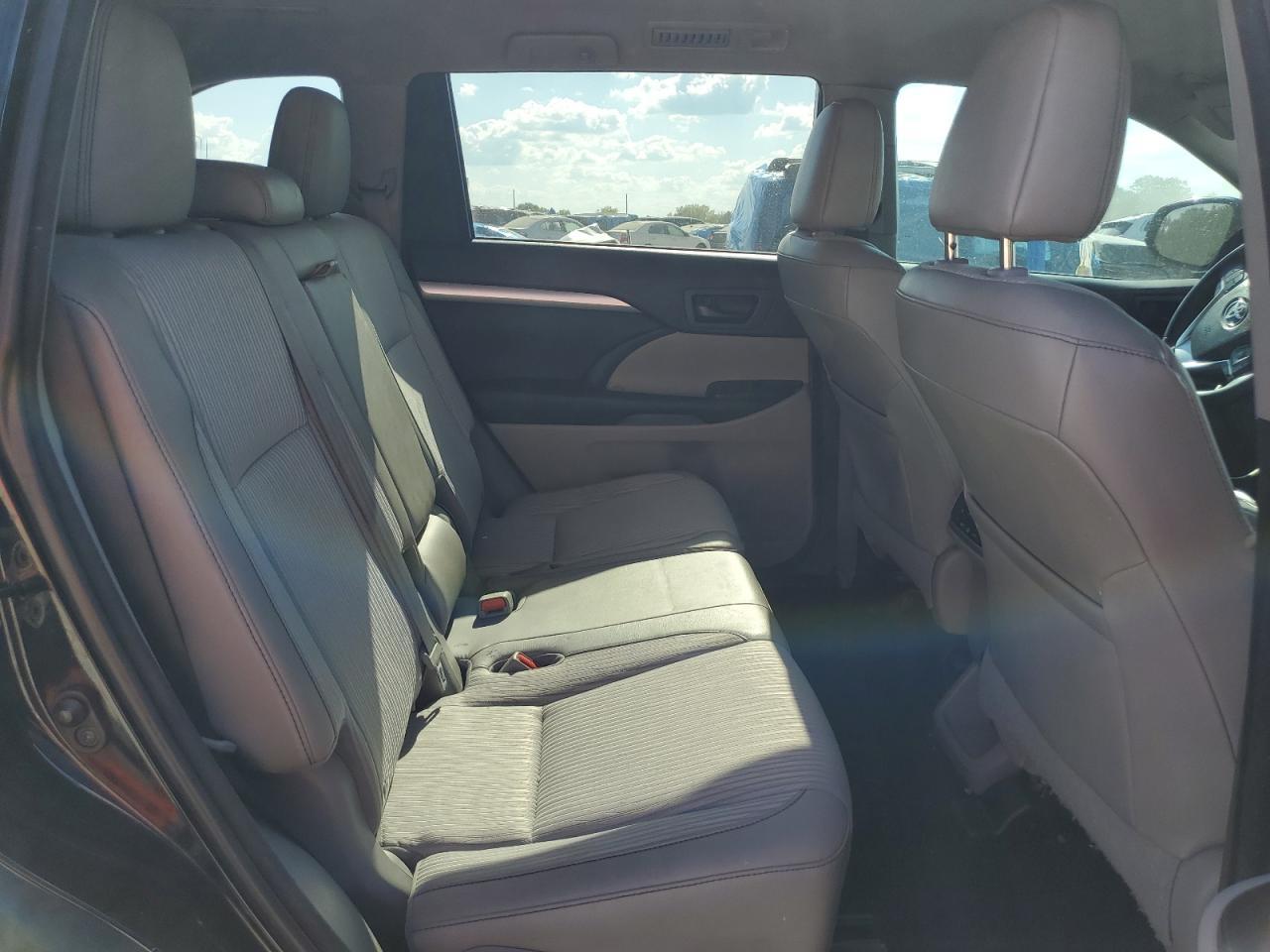 2016 TOYOTA HIGHLANDER