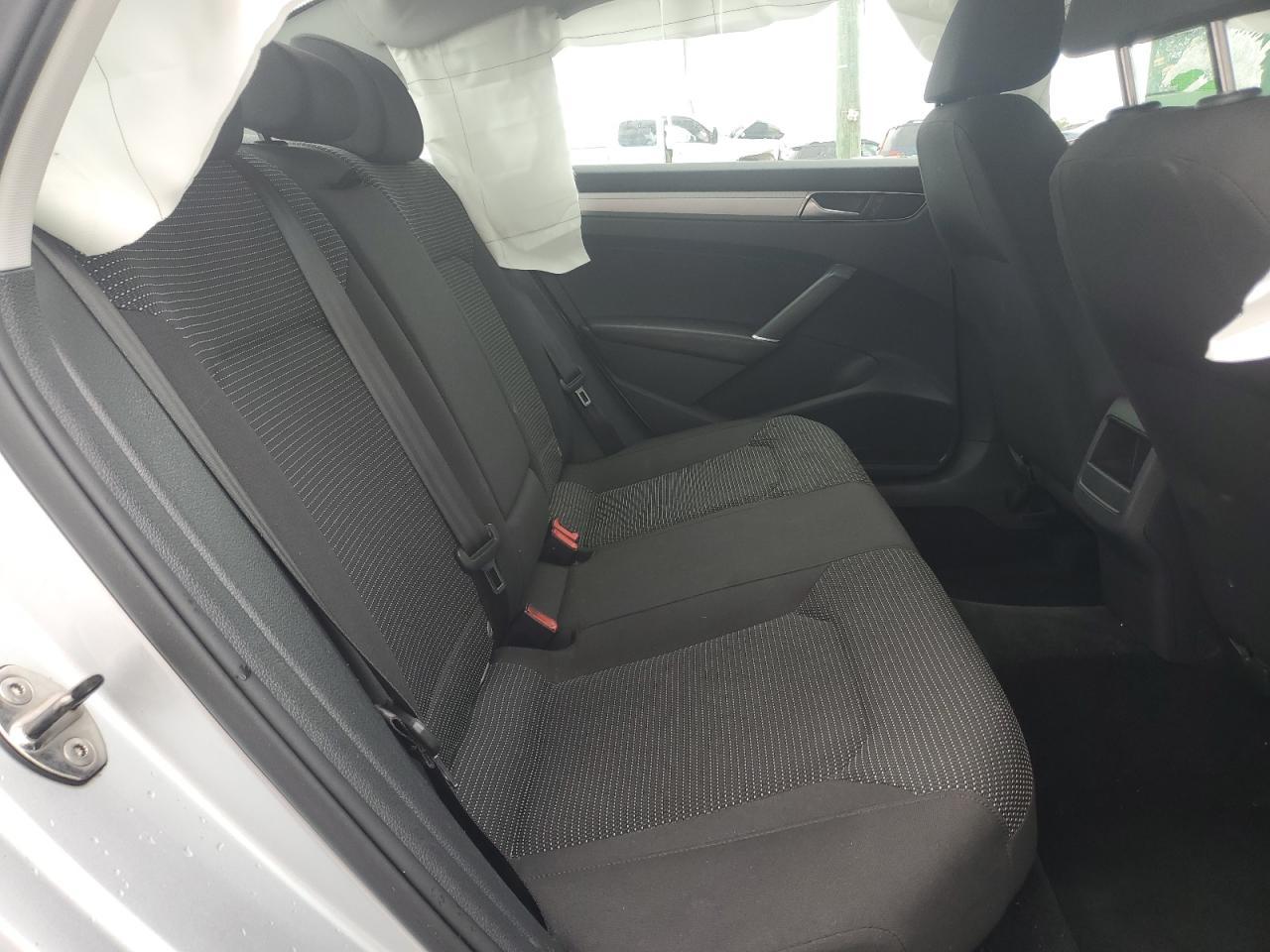 2017 VOLKSWAGEN Passat