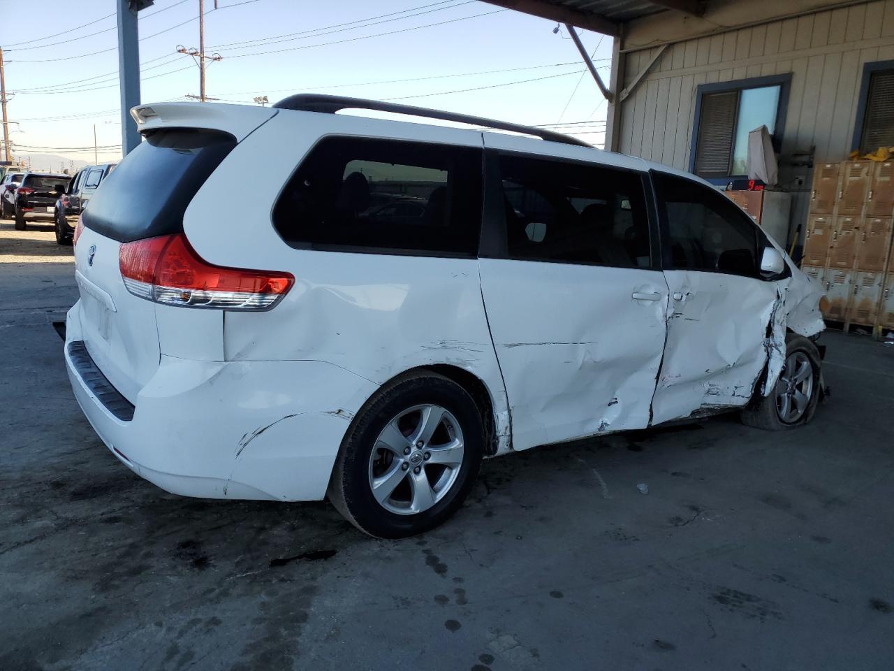 2014 TOYOTA SIENNA