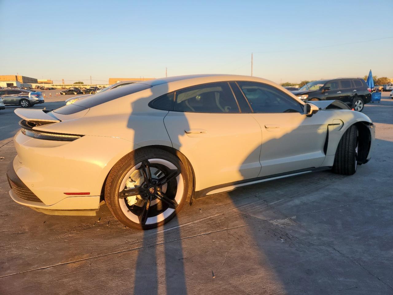 2023 PORSCHE Taycan