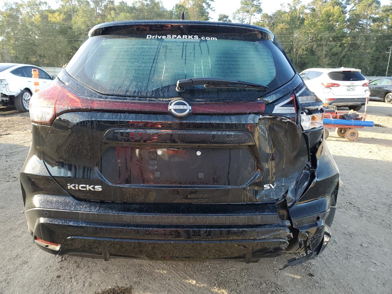 2024 NISSAN KICKS