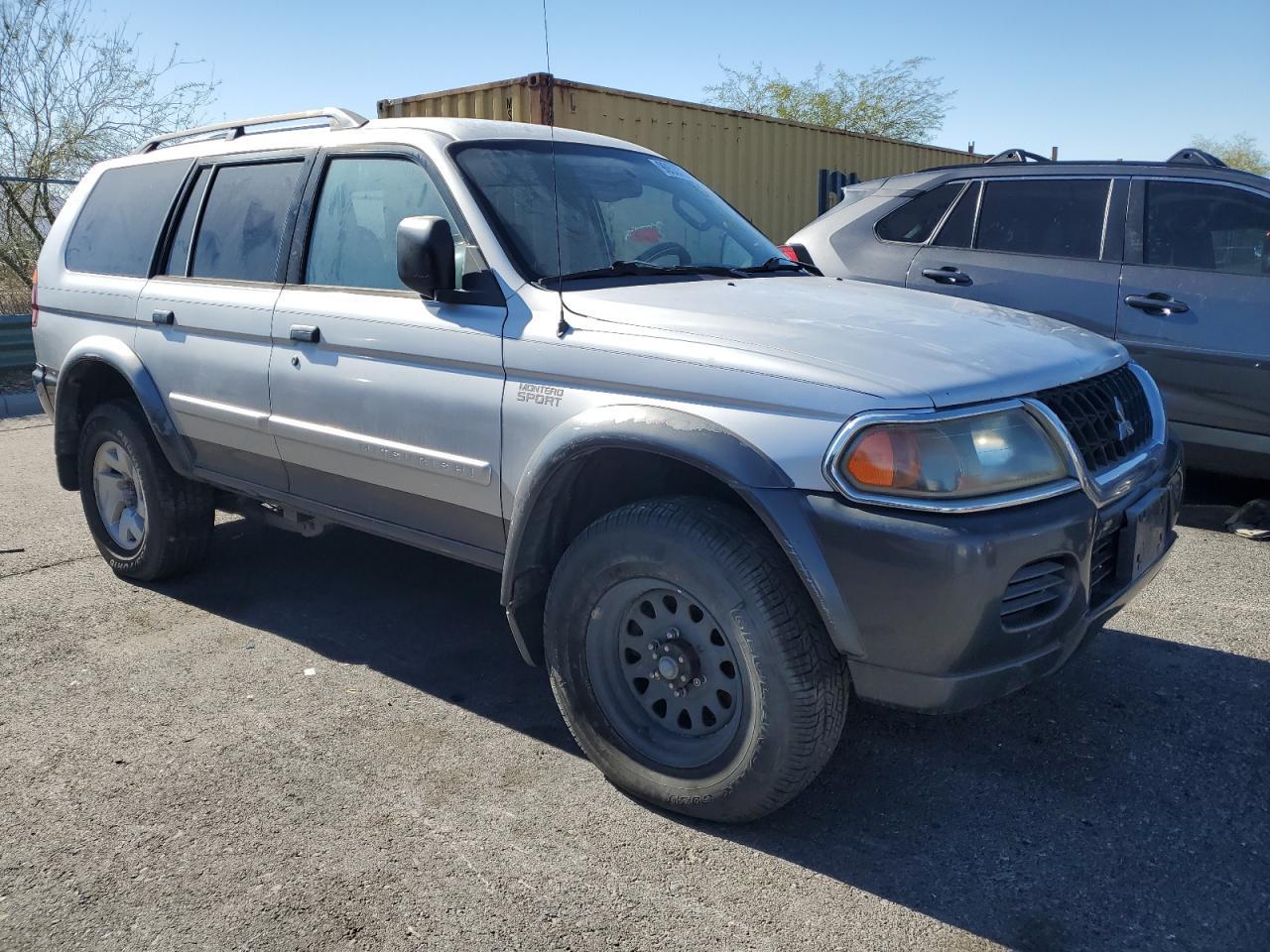 2003 MITSUBISHI Montero
